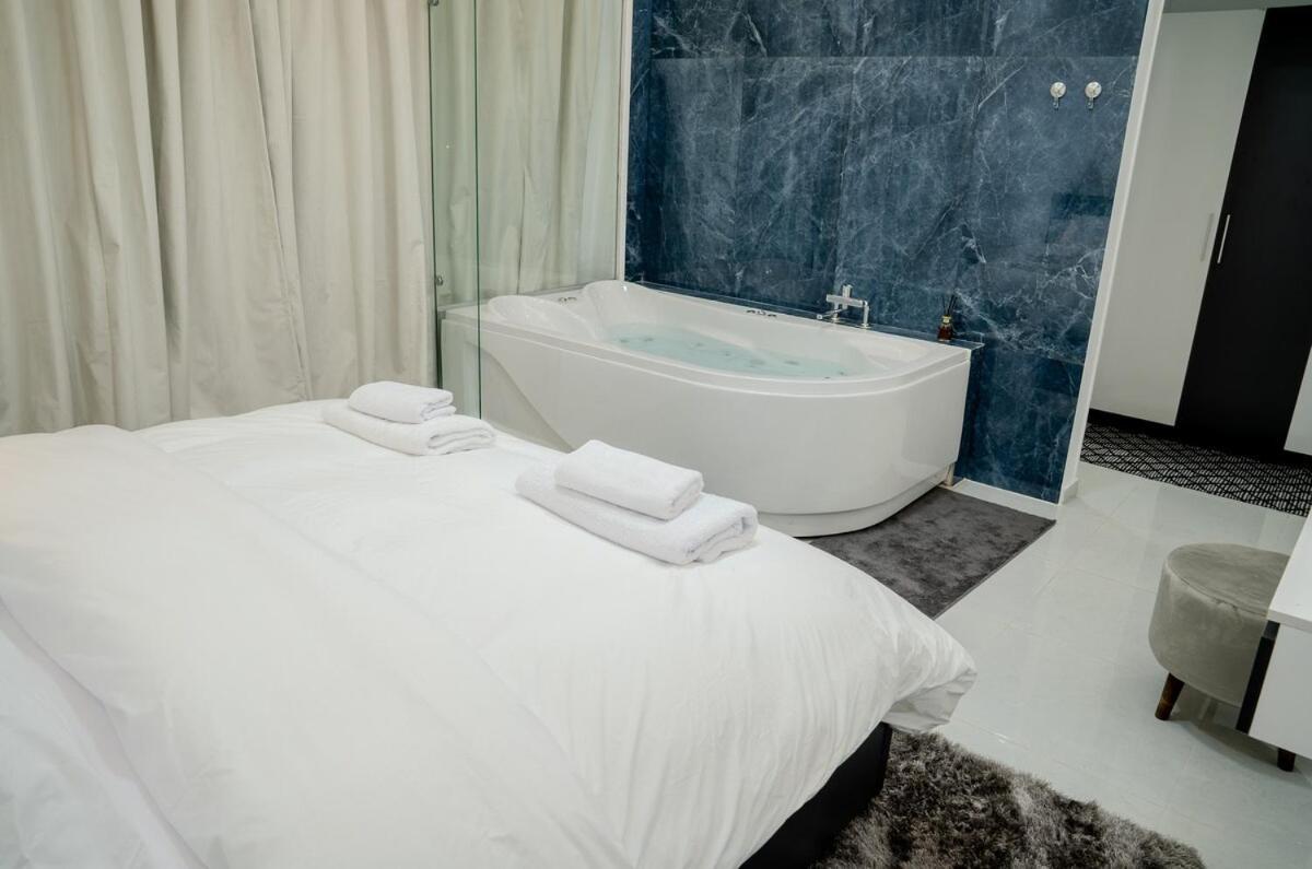 Luxury Jacuzzi With Auc View Apartment