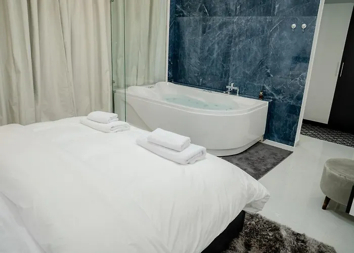 Luxury Jacuzzi Apt With Auc View